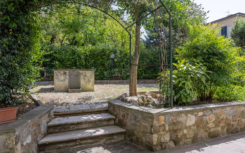 Casa Olivia With Garden And Wifi: Arbusto, Klippe, Jardín, Losa, Sombra, Pared De Piedra, Paisajismo, Patio Interior, Hormigón