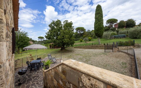 Oliveto Del Cantarello: Paisaje, El Terreno Del Lote, Jardín, Sombra, Paisajismo, Inmuebles, Yarda, Patio Interior, Mueble Para Exteriores, Losa