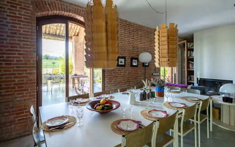Villa Poggio Zucchino, Pool, Wellness, Piacenza: Mueble, Madera, Silla, Mesa, Diseño De Interiores, Comedor, Cocina Y Comedor Mesa, Piso, Ladrillo, Restaurante