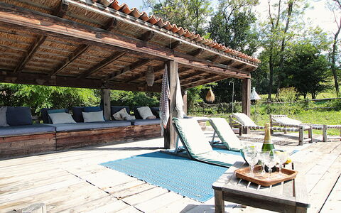 Villa Poggio Zucchino, Pool, Wellness, Piacenza: Mueble, Madera, Mueble Para Exteriores, Madera Dura, Mesa Al Aire Libre, Sombra, Silla, Cubierta, Porche, Estructura Al Aire Libre