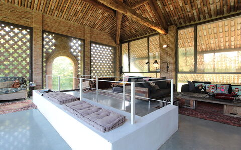 Villa Poggio Zucchino, Pool, Wellness, Piacenza: Diseño De Interiores, Piso, Suelo, Madera, Mueble, Techo, Encendiendo, Arquitectura, Suelos De Madera, Sala