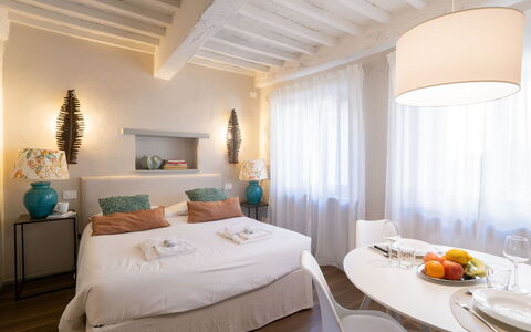 Guelfa 60: Mueble, Diseño De Interiores, Cama, Pared, Habitación, Suelo, Habitación, Piso, Techo, Sábana