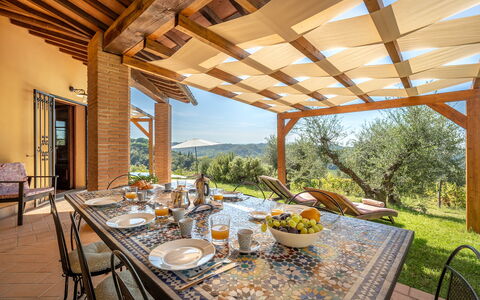 Villa Costa al Bagno: Mueble, Silla, Eco Hotel, Cocina Y Comedor Mesa, Recurso, Sombra, Jardín, Paisajismo, Casa De Campo, Estructura Al Aire Libre