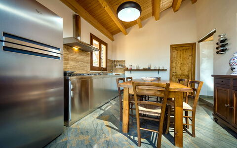 Villa La Musa: Diseño De Interiores, Mueble, Piso, Madera, Techo, Casa, Suelo, Mostrador, Cocina, Habitación
