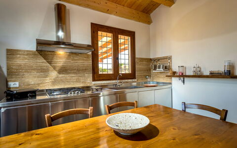 Villa La Musa: Cocina, Diseño De Interiores, Mostrador, Piso, Madera, Casa, Techo, Mueble, Gabinetes, Aparato De Cocina