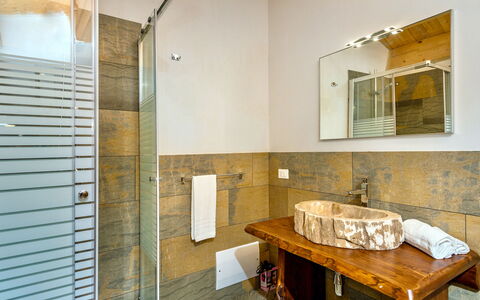 Villa La Musa: Piso, Diseño De Interiores, Suelo, Pared, Arreglo De Tubería, Madera, Techo, Baño, Lavabo Del Baño, Encendiendo