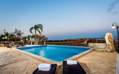 Villa La Musa: Azul, Piscina, Recurso, Mueble Para Exteriores, Eco Hotel, Hotel, Villa, Sunlounger, Ciudad De Vacaciones, Paraguas