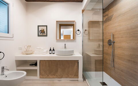 Casaita: Diseño De Interiores, Piso, Baño, Arreglo De Tubería, Lavabo Del Baño, Pared, Lavabo, Suelo, Madera, Espejo