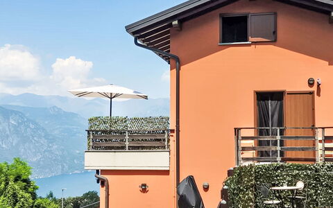 Bellavista: Balcón, Cordillera, Silla, Sombra, Eco Hotel, Cresta, Mueble Para Exteriores, Planta De Casa, Maceta, Villa