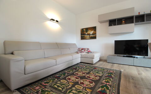 House Martina: Mueble, Diseño De Interiores, Piso, Sofá, Suelo, Pared, Sala, Habitación, Madera, Techo