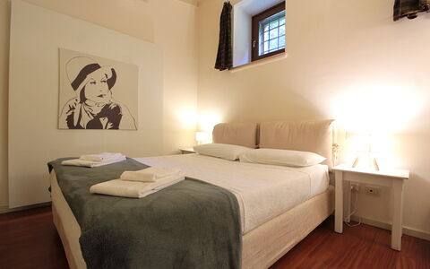 Calicantus, Verona, Pool, Wifi: Mueble, Diseño De Interiores, Habitación, Suelo, Cama, Techo, Piso, Habitación, Sábana, Marco De La Cama