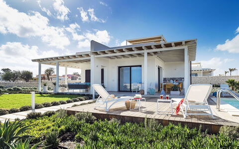Timo: Casa, El Terreno Del Lote, Inmuebles, Sombra, Recurso, Estructura Al Aire Libre, Jardín, Villa, Paisajismo, Yarda