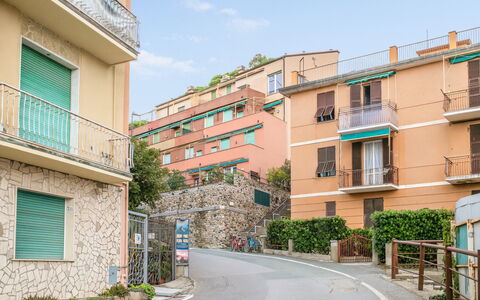 Casa Dolly, Monterosso 5 Terre: Pared, Edificio, Barrio Residencial, Departamento, Barrio, By, Arquitectura, Casa, Diseño Urbano, Asentamientos Humanos