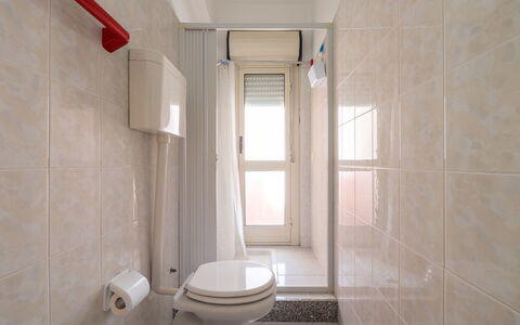 Carigi: Piso, Pared, Suelo, Asiento Del Baño, Arreglo De Tubería, Baño, Baño, Diseño De Interiores, Plomería, Lavabo