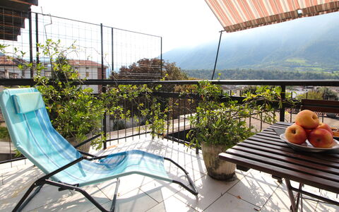 Casa Ines, Feltre: Mueble, Silla, Mueble Para Exteriores, Mesa Al Aire Libre, Balcón, Eco Hotel, Sombra, Planta De Casa, Recurso, Mesa De Café