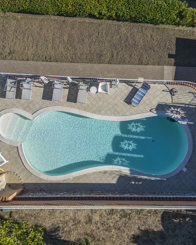 Villa Caroline, Private Pool and Seaview: Azul, Piscina, Recurso, Mueble Para Exteriores, Ocio, Material Compuesto, Fuente De Agua, Sombra, Eco Hotel, Paisajismo