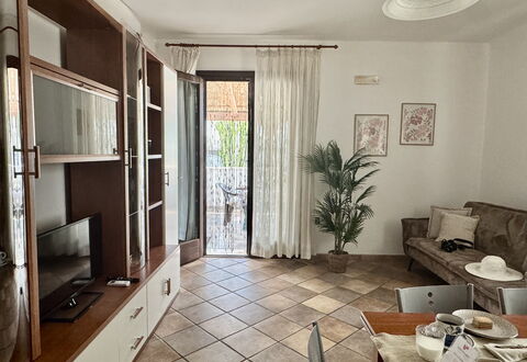 Casa Paola-connessione Starlink: Mueble, Piso, Diseño De Interiores, Suelo, Madera, Habitación, Sala, Encendiendo, Techo, Mesa