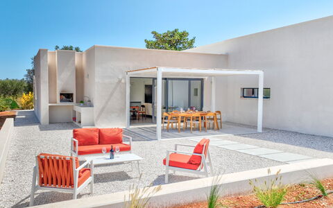 Casa Vita Bella: Mueble, Silla, Mueble Para Exteriores, Casa, Material Compuesto, Sombra, Hormigón, Patio, Jardín