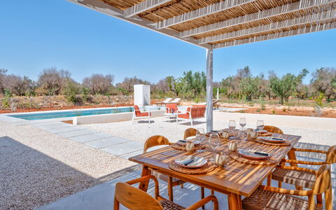 Casa Vita Bella: Recurso, Sombra, Silla, Inmuebles, Mueble Para Exteriores, Diseño, Estructura Al Aire Libre, Piscina, Patio, Pérgola