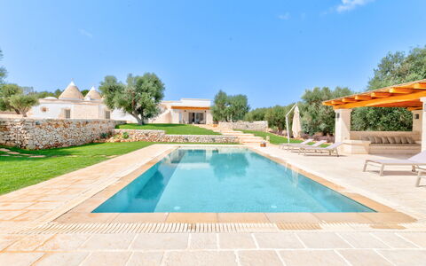 Trulli di Luccio: Jardín, Piscina, Paisajismo, Diseño, Fuente De Agua, Loseta, Losa