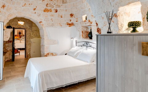 Trulli di Luccio: Departamento, Habitación, Techo, Lecho, Pared De Piedra, Cama, Marco De La Cama, Sábana, Linos, Almohada