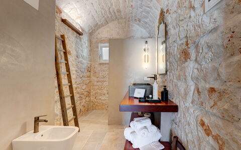 Trulli di Luccio: Pared, Piso, Arreglo De Tubería, Diseño De Interiores, Suelo, Techo, Encendiendo, Baño, Plomería, Lámpara