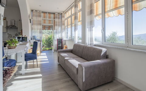 Casa di Bruna Seaview, Albenga: Mueble, Diseño De Interiores, Piso, Madera, Suelo, Sofá, Mesa, Silla, Habitación, Sala