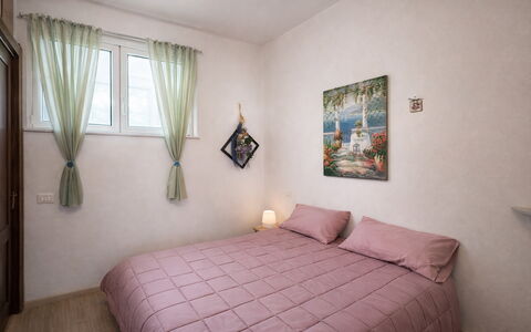 Casa di Bruna Seaview, Albenga: Cama, Mueble, Suelo, Diseño De Interiores, Habitación, Piso, Pared, Lecho, Sábana, Habitación