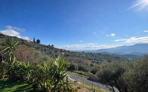 Casa di Bruna Seaview, Albenga: Cielo, Accidentes Geográficos Montañosas, Naturaleza, Vegetación, Colina, Horizonte, Paisaje Natural, Tierras Altas, Paisaje, Planta De La Comunidad