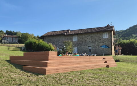 Villa Pietra With Pool On Piemonte Hills: Ocio, Césped, Madera Dura, Manchas De Madera, Tablón, Madera Contrachapada, Patio Interior, Parque, Césped Artificial
