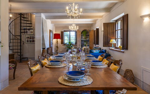 Aqua Bio Retreat: Mueble, Diseño De Interiores, Comedor, Mesa, Silla, Piso, Madera, Cocina Y Comedor Mesa, Techo, Lámpara