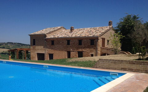 Villa la Dolcevita: Asentamientos Humanos, Inmuebles, Piscina, Villa, Hacienda