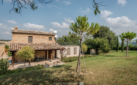 Villa la Dolcevita: Casa, Arquitectura, Casa, Paisaje, Área Rural, Techo, El Terreno Del Lote, Casa De Campo, Cabaña, Inmuebles