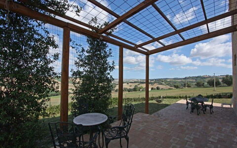 Villa la Dolcevita: Sombra, Jardín, Estructura Al Aire Libre, Eco Hotel, Pabellón, Paisajismo, Pérgola, Edificios Del Jardín, Manchas De Madera, La Luz Del Día
