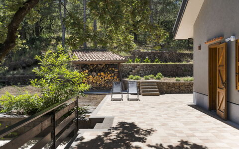 Casa Gibel: Material Compuesto, Sombra, Jardín, Losa, Hormigón, Paisajismo, Patio Interior, Yarda, Patio, Diseño