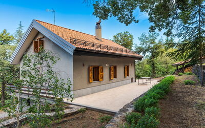 Casa Gibel: Edificio, Madera, Casa, Casa, Techo, Cabaña, Arquitectura, Área Rural, Puerta, Casa De Campo