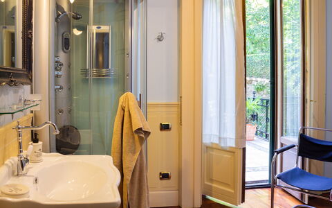 Virginia 16: Diseño De Interiores, Piso, Suelo, Arreglo De Tubería, Puerta, Habitación, Casa, Baño, Lavabo Del Baño, Grifo