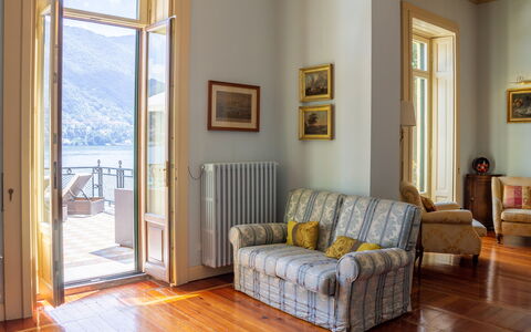 Virginia 16: Mueble, Diseño De Interiores, Madera, Piso, Sofá, Suelo, Habitación, Sala, Encendiendo, Casa