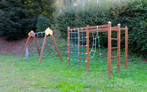 Alina Villa: Equipo De Juego Exterior, Espacio Publico, Patio De Recreo, Recreación, Asentamientos Humanos, Jardín, Parque, Jugar, Columpio