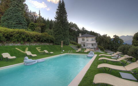 Alina Villa: Piscina, Jardín, Césped, Ocio, Inmuebles, Paisajismo, Eco Hotel, Casa De Campo, Yarda, Recurso