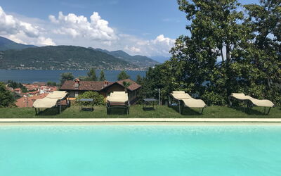 Alina Villa: Accidentes Geográficos Montañosas, Montaña, Piscina, Colina, Recurso, Cordillera, Mueble Para Exteriores, Hill Station, Eco Hotel, Ciudad De Vacaciones