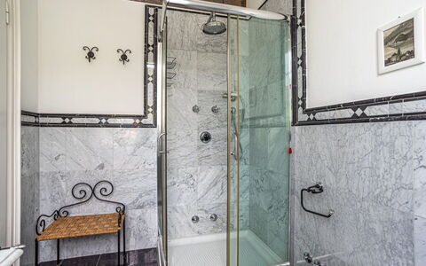 Gallietta: Arreglo De Tubería, Baño, Diseño De Interiores, Piso, Plomería, Suelo, Ducha, Encendiendo, Loseta, Grifo