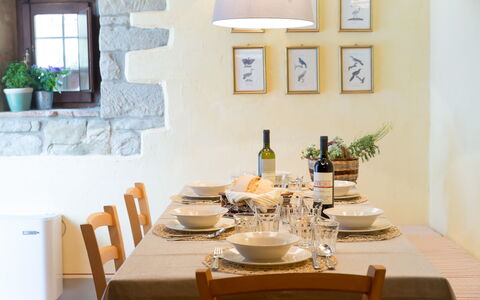 Torre Fantini: Mueble, Diseño De Interiores, Silla, Mesa, Comedor, Madera, Cocina Y Comedor Mesa, Vajilla, Piso, Techo
