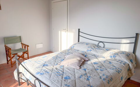 Alma Montis - Frabosa Sottana: Cama, Lecho, Mueble, Habitación, Sábana, Diseño De Interiores, Suelo, Piso, Linos, Madera