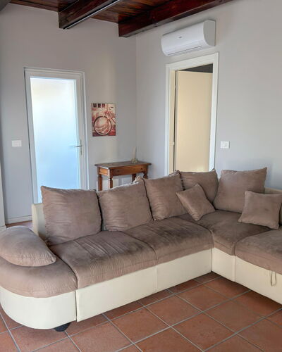 Alma Montis - Frabosa Sottana: Mueble, Madera, Piso, Suelo, Diseño De Interiores, Habitación, Sala, Suelos De Madera, Comodidad, Silla