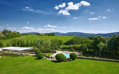 Villa Medicea Lo Sprocco: Árbol, Paisaje Natural, Paisaje, Colina, Montaña, Arbusto, Tierras Altas, Jardín, El Terreno Del Lote, Llanura