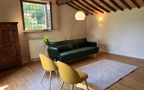 Villa Vindelbono: Mueble, Diseño De Interiores, Piso, Pared, Suelo, Madera, Sofá, Sala, Techo, Casa