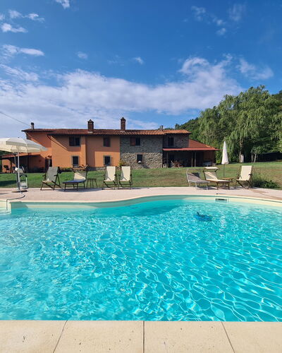 Villa Vindelbono: Azul, Piscina, Recurso, Mueble Para Exteriores, Ocio, Eco Hotel, Inmuebles, Hacienda, Thermae, Fuente De Agua