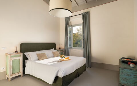 La Morella: Mueble, Habitación, Cama, Diseño De Interiores, Lecho, Sábana, Linos, Encendiendo, Casa, Marco De La Cama