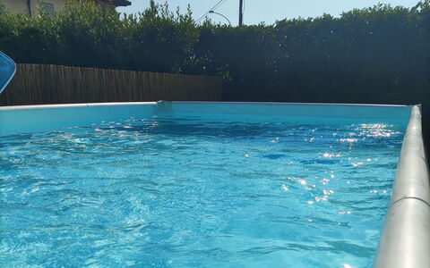 Villa Lory: Azul, Piscina, Material Compuesto, Ocio, Fuente De Agua, Sombra, Recurso, Patio Interior